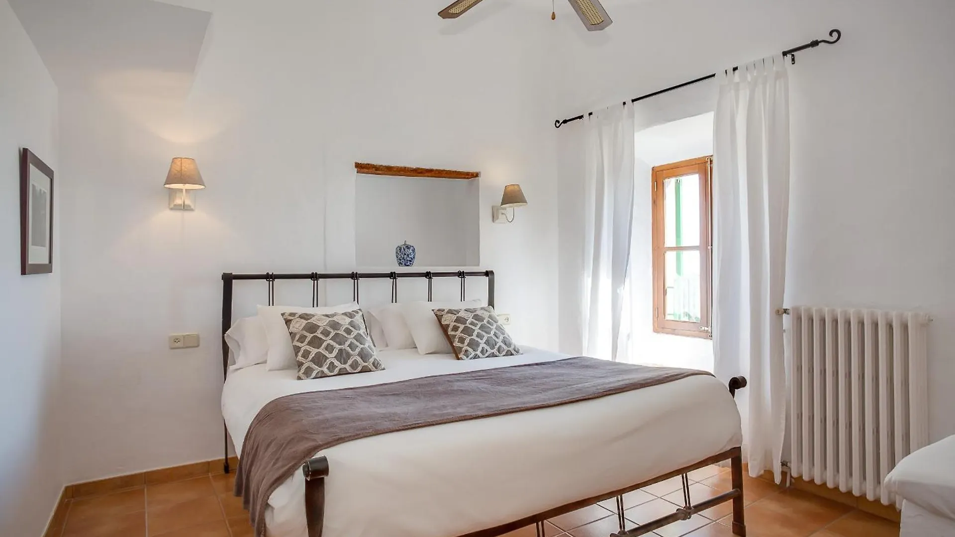 Finca Es Castell Binibona 4*,