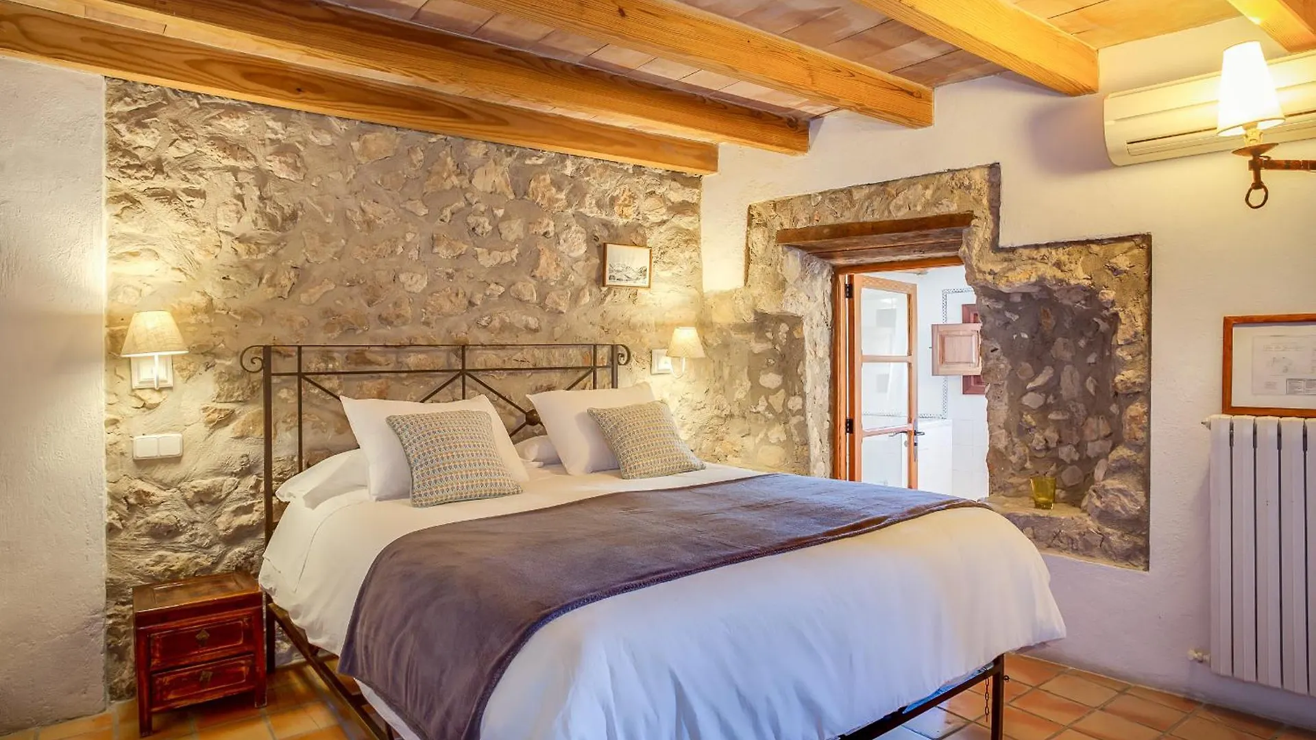 Finca Es Castell Binibona 4*,
